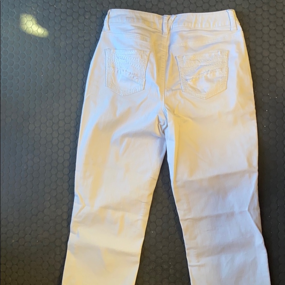 Maurice’s White denim capris